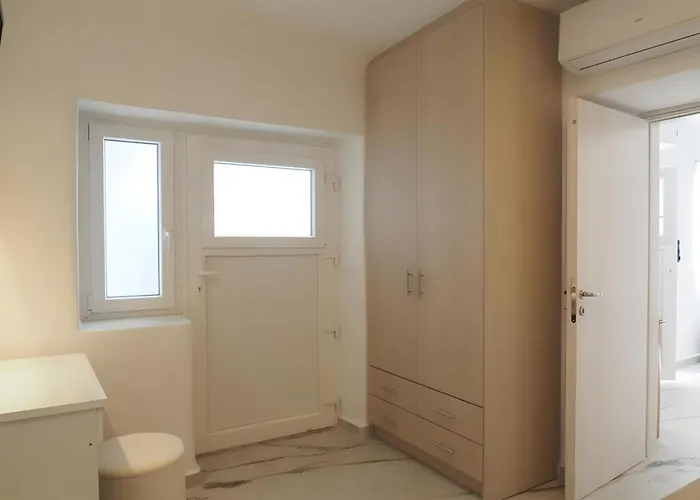 Mitropolis Naxos City